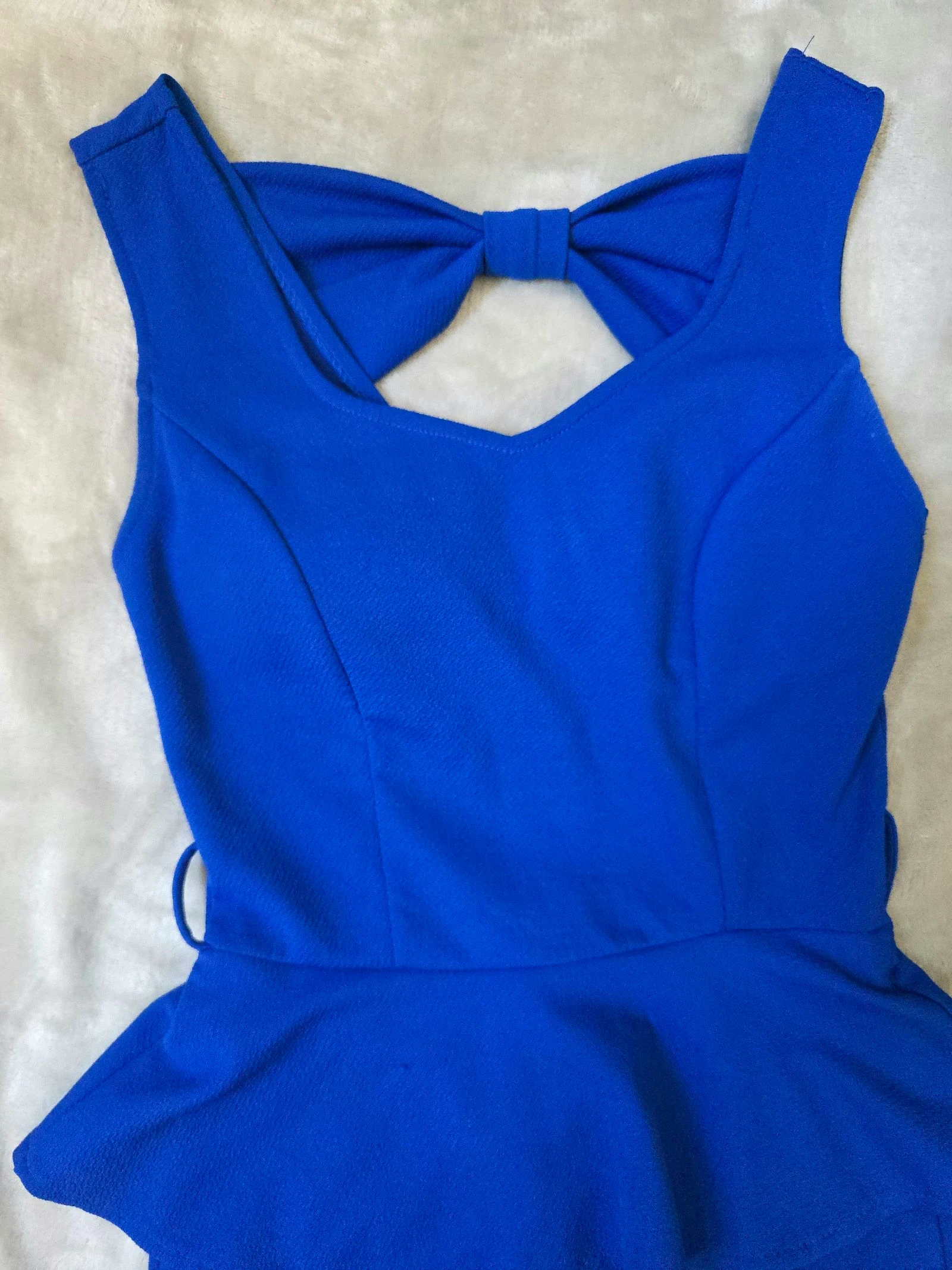 Vestido Mini Bodycon Peplum Azul Real com Laço nas Costas Sem Mangas para Festa Coquetel Tamanho P – photo 2